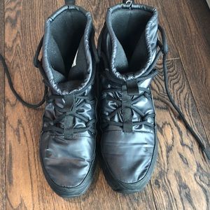 Nike Tanjun sneaker / winter boot -this season